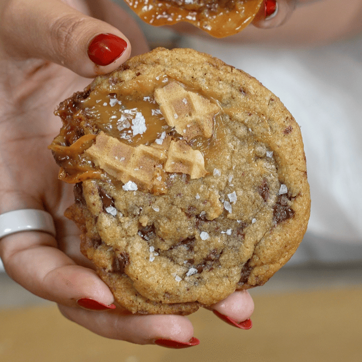 Brown butter waffle crunch cookies with chocolate chunks and a soft caramel center - Hungry Mockingbird