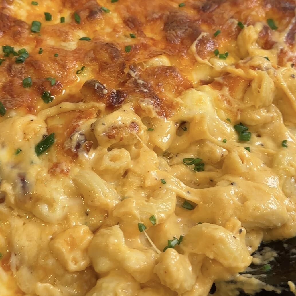 Baked mac and cheese with a golden cheese crust - Hungry Mockingbird