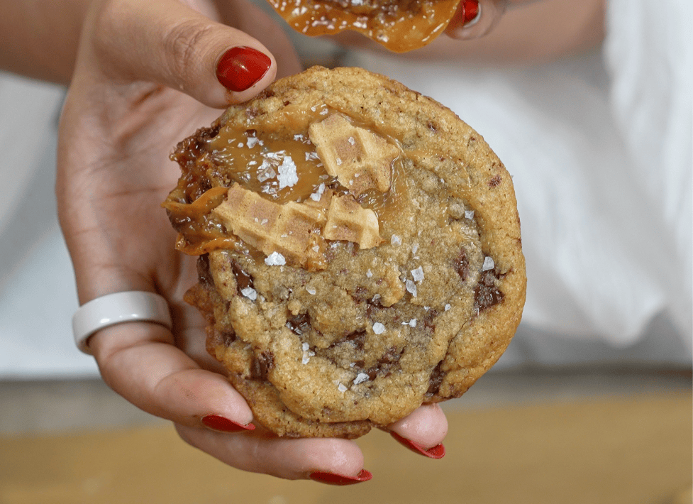 Brown butter waffle crunch cookies with chocolate chunks and a soft caramel center - Hungry Mockingbird