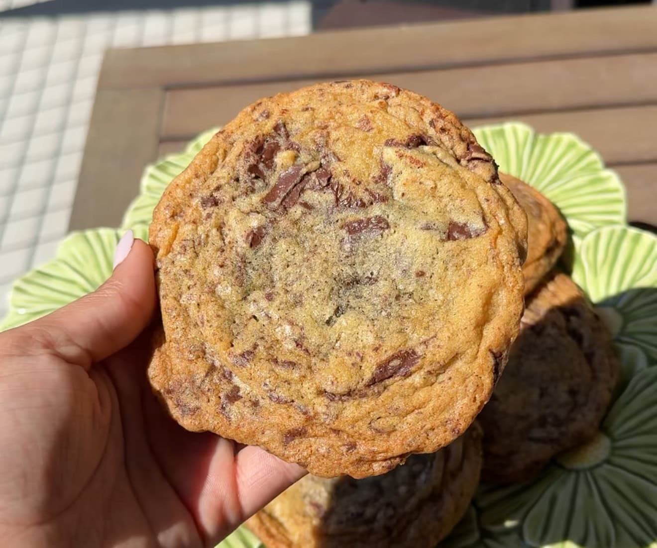 Bakery-style chocolate chip cookies with pockets of melted chocolate - Hungry Mockingbird